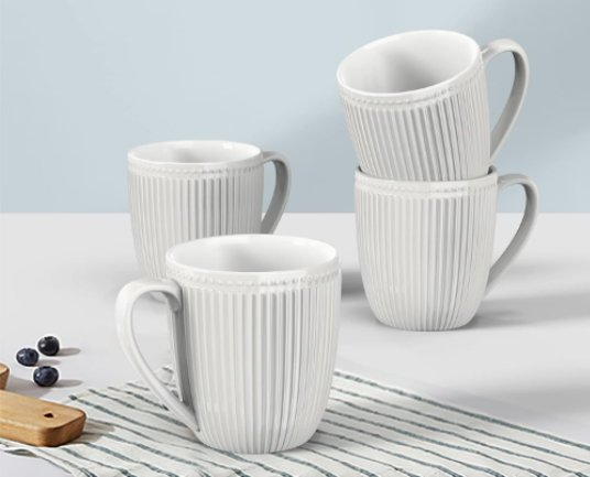 Lot de 4 Tasses à Café en Céramique avec un Design élégant en Relief, une Grande Poignée, Passe au Micro-ondes et au Lave-vaisselle - Blanc
