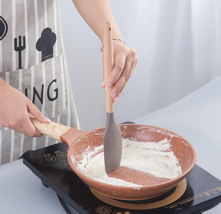 Spatule de Cuisine en Silicone avec Manche en Bois – Résistante à la Chaleur