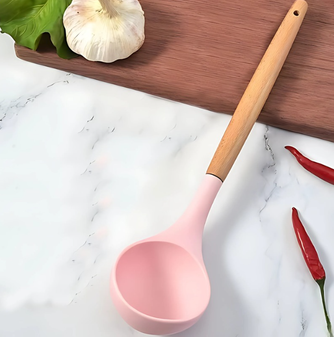 Louche de Cuisine en Silicone avec Manche en Bois – Résistante à la Chaleur