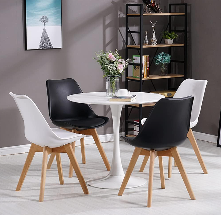 Set van 4 Scandinavische designstoelen met stijve plastic schaal en poten in grijs/zwart