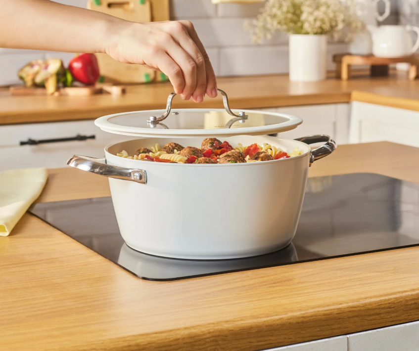 Karaca Swiss Crystal Almond Cream – Marmite céramique 24 cm