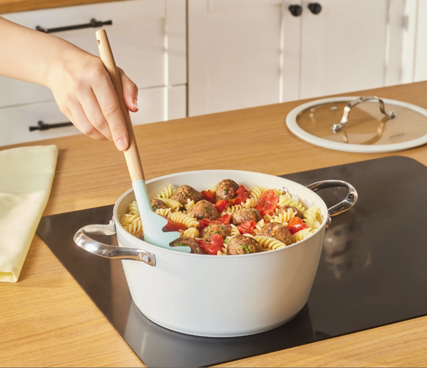 Karaca Swiss Crystal Almond Cream – Marmite céramique 24 cm