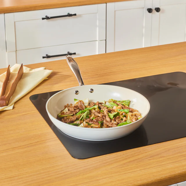 Karaca Swiss Crystal Almond Cream – Poêle en Céramique 30 cm – Compatible Induction – Revêtement Antiadhésif – Manche en Acier Inoxydable