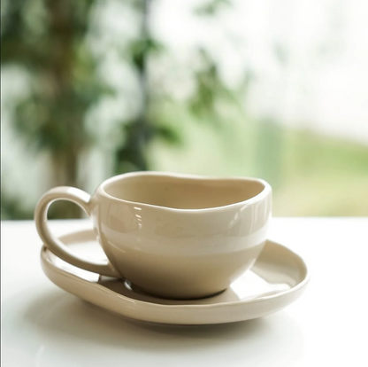 ALMINA WAVE BISCUIT – Service À Café Pour 6 Personnes, 12 Pièces : 6 Tasses (220 Ml) Et 6 Soucoupes Asymétriques