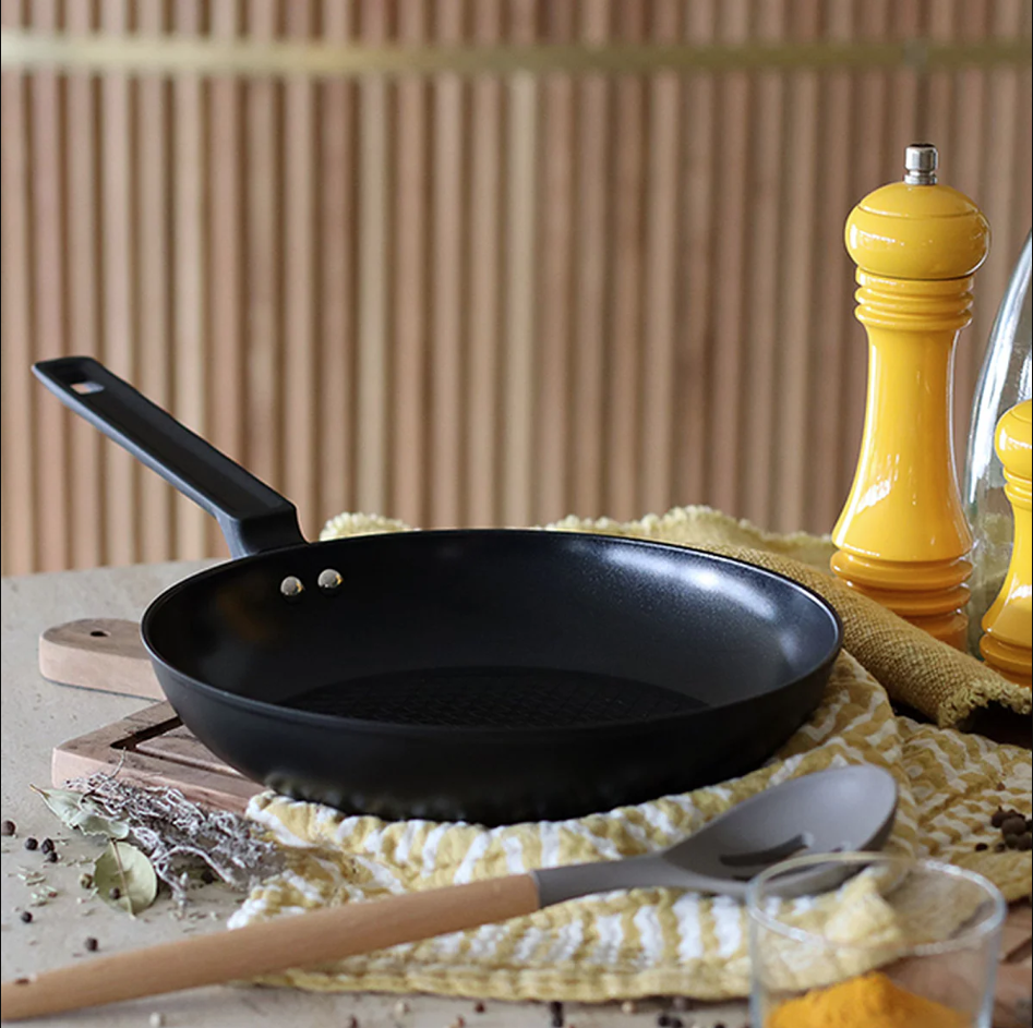 MENASTYL FIRST – Poêle En Aluminium Noir, Compatible Induction, 26 Cm