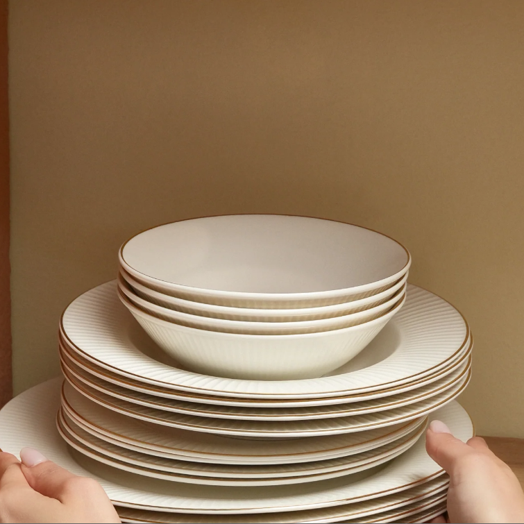 KARACA STREAM BONE CHINA MASSIMO – Service De Table Avec Détails Dorés Pour 6 Personnes, 24 Pièces