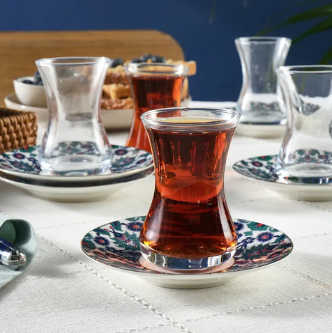 KARACA EDIRNE – Service À Thé Turc Pour 6 Personnes, 12 Pièces : 6 Verres À Thé (130 Ml) Et 6 Soucoupes En New Bone, Multicolore Image principale du produit