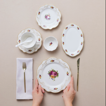 Karaca Forever Bone China Antique – Service de Présentation 26 Pièces Pour 6 Personnes – Doré